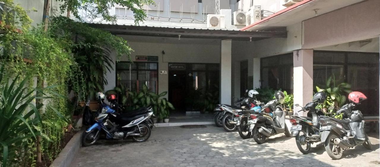 Hotel Maya Тегал Экстерьер фото